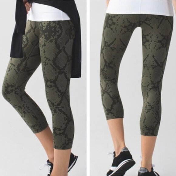 lululemon athletica Pants - Lululemon Wunder Under Crop III Full-On Luon Ziggy Snake Fatigue Gator Green 6